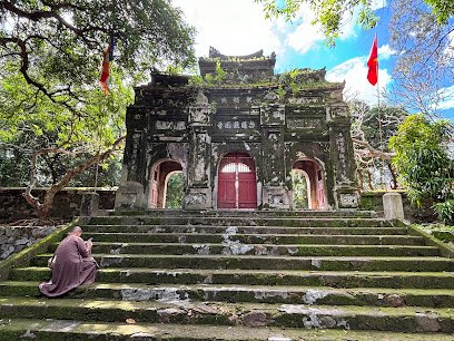 Báo Quốc Temple